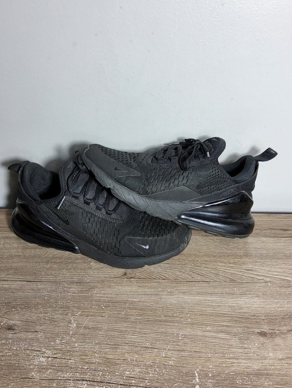 Nike Air Max 270 Triple Black Sneakers Shoes AH6789-006 Women's 9.5 - Picture 5 of 8